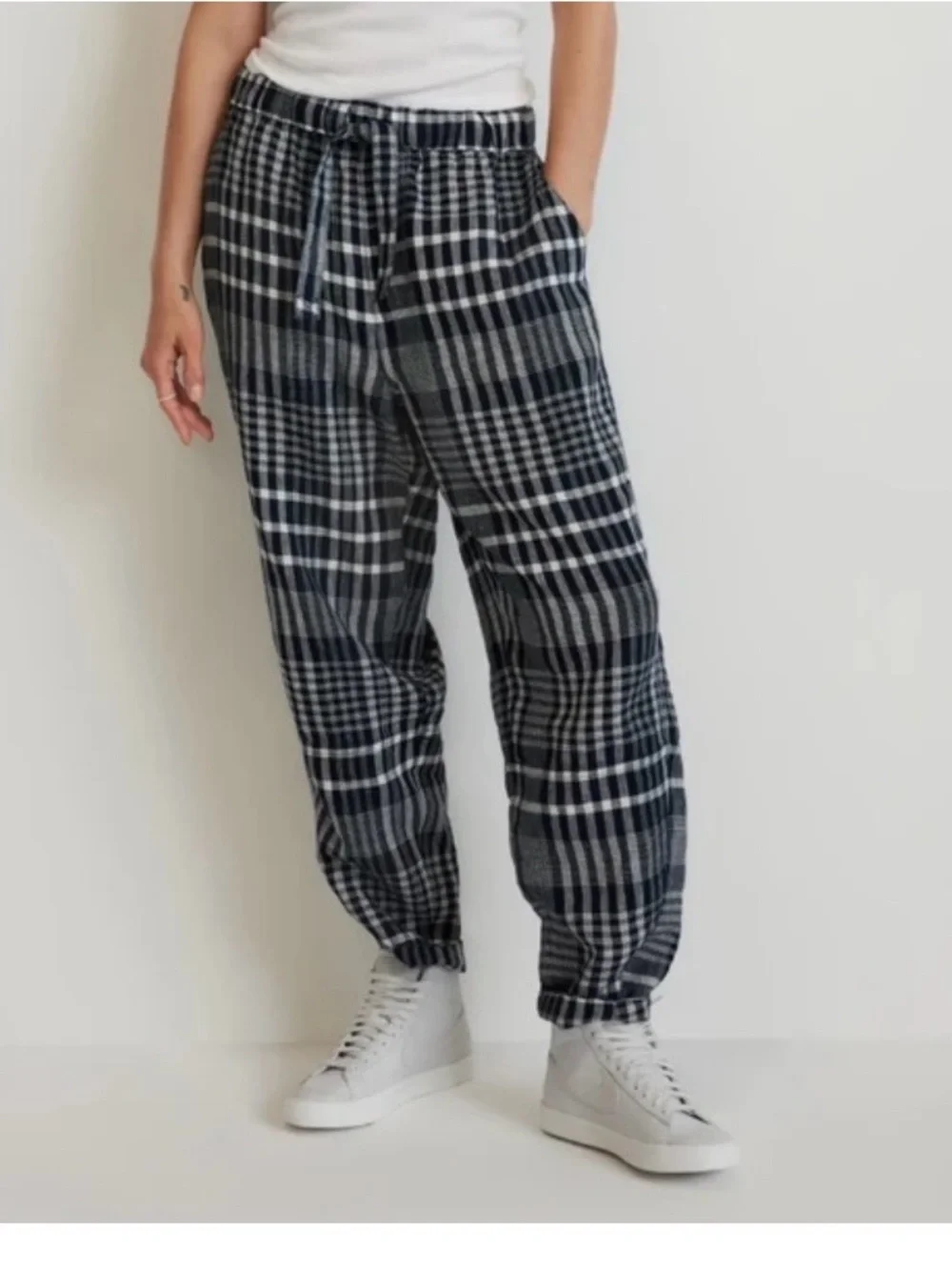Everlane linen barrel pull on pant blue plaid